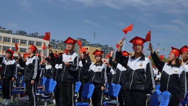 买酸奶送电影票，《非诚勿扰3》扑得惨烈，冯小刚真的过时了